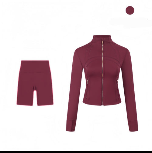 Ensemble defines veste and short