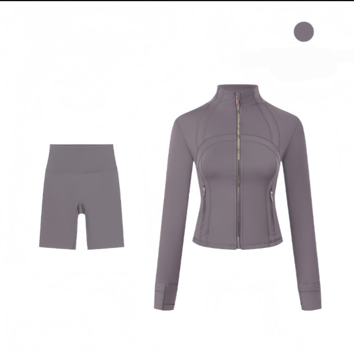 Ensemble defines veste and short